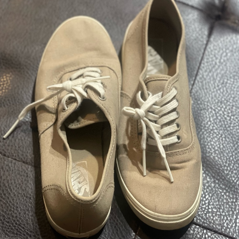 Vans - Picture 2 of 7